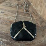 Zwart avondtasje met lange ketting, Sieraden, Tassen en Uiterlijk, Tassen | Damestassen, Ophalen, Zo goed als nieuw, Zwart, Avondtasje