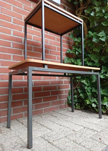 Vintage bijzettafel in de stijl van Pastoe /fifties/brocante beschikbaar voor biedingen