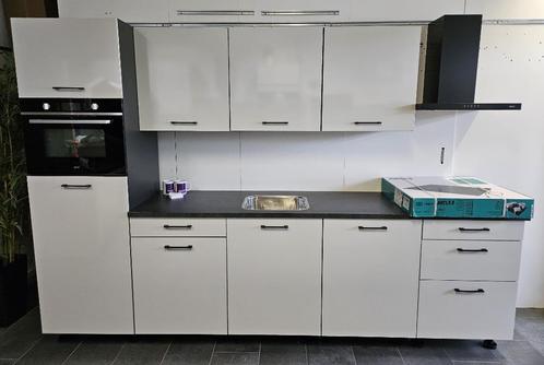NIEUWE BRUYNZEEL Hoogglans Keuken 300 cm / INNOVARE OUTLET, Huis en Inrichting, Keuken | Complete keukens, Nieuw, Enkelwandige keuken