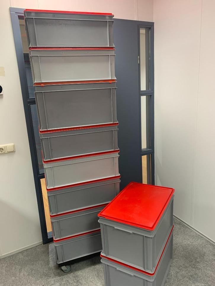 Afsluitbare kratten: 10 stuks, inclusief wieltjes, Doe-het-zelf en Verbouw, Kratten en Dozen, Gebruikt, Krat, 50 tot 75 cm, Minder dan 35 cm