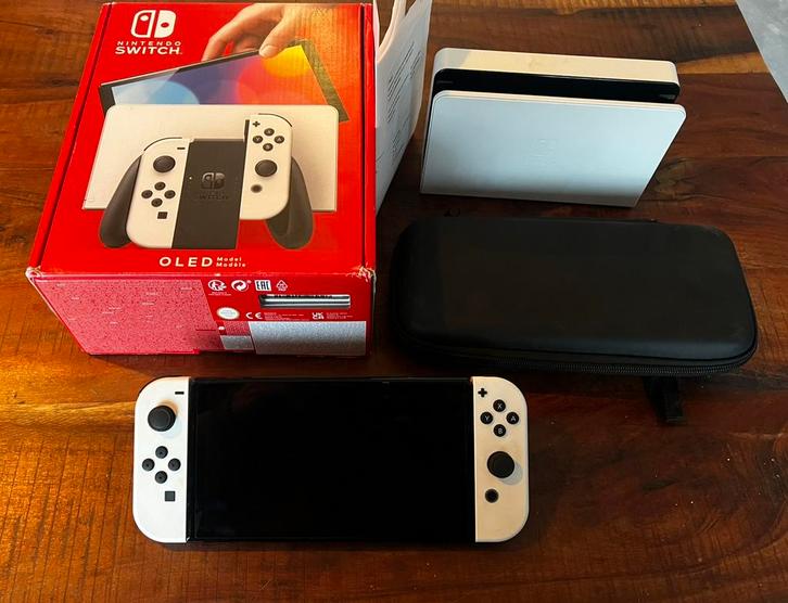 Nintendo Switch OLED | nieuwstaat, Spelcomputers en Games, Spelcomputers | Nintendo Switch, Zo goed als nieuw, Switch OLED, Met 1 controller