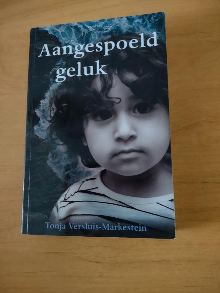 Aangespoeld geluk- Tonja Versluis-Markestein, Boeken, Romans, Gelezen, Ophalen of Verzenden