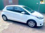 Toyota Yaris 1.0 VVT-i Comfort | Airco | APK |Achter Camera, Auto's, Euro 5, Stof, Gebruikt, 750 kg
