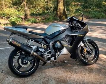 Mooie yamaha R1 uit 2004 model 2003 beschikbaar voor biedingen