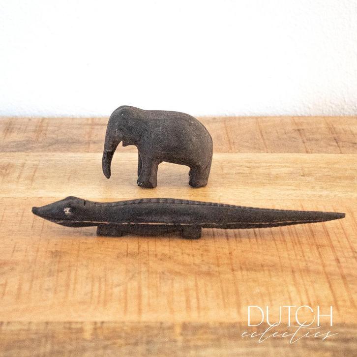 Handgesneden Krokodil en Olifant Beeldjes, Gemaakt in Afrika, Verzamelen, Beelden en Beeldjes, Gebruikt, Dier, Ophalen of Verzenden