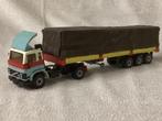 VOLVO F7 vrachtwagen met zijlen trailer, Hobby en Vrije tijd, Modelauto's | 1:50, Ophalen of Verzenden, Zo goed als nieuw, Bus of Vrachtwagen