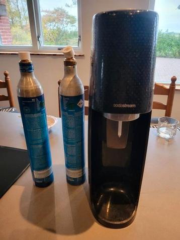 SodaStream met 2 lege CO₂ cilinders

 beschikbaar voor biedingen