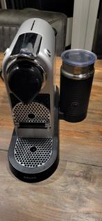 Krups Nespresso apparaat met melkopschuimer, Koffiepads en cups, Espresso apparaat, Ophalen of Verzenden, Zo goed als nieuw