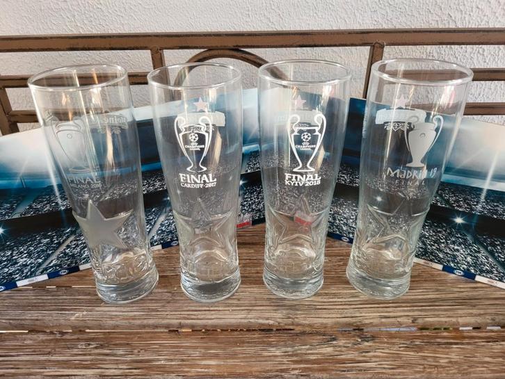 Set van 4 Heineken Champions League Bierglazen, Verzamelen, Glas en Borrelglaasjes, Zo goed als nieuw, Bierglas, Ophalen