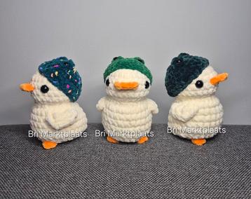 Gehaakte eend/vogel met kikkermuts, decoratie, cadeau beschikbaar voor biedingen