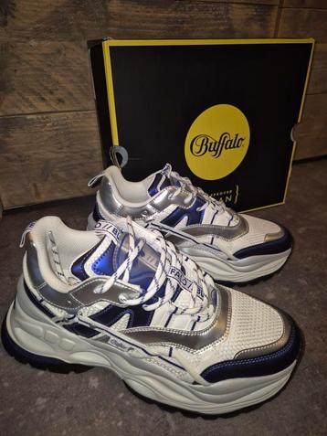 Nieuw!! Buffalo Triplet Hollow maat 41 beschikbaar voor biedingen