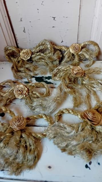 Kerstdecoratie-Gouden strikjes met rozen beschikbaar voor biedingen