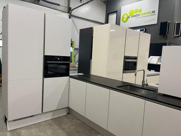 Ruime greeplose keuken !! Volop keus keukens !! beschikbaar voor biedingen