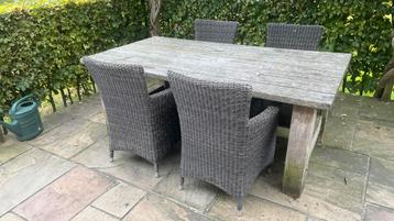 Handgemaakte robuuste Eiken buitentafel + 4 stoelen/ kussens beschikbaar voor biedingen