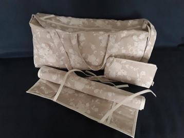 Breitas met breinaaldenrol en accessoiretasje ton-sur-ton  beschikbaar voor biedingen