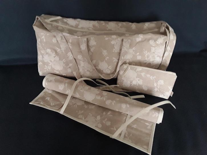 Breitas met breinaaldenrol en accessoiretasje ton-sur-ton, Hobby en Vrije tijd, Breien en Haken, Nieuw, Breien of Haken, Overige typen