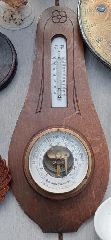 Barometer met temperatuur meter
