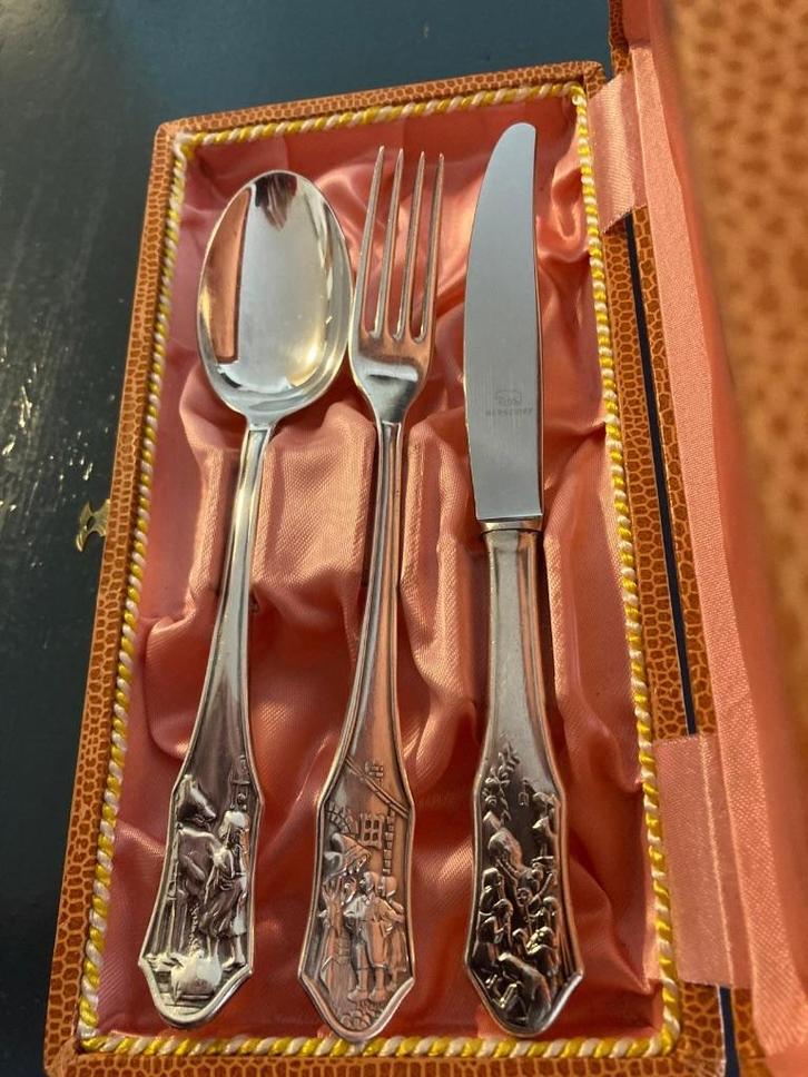 Verzilverd Kinderbestek; Met Gegraveerde Sprookjes, Antiek en Kunst, Antiek | Goud en Zilver, Zilver, Ophalen of Verzenden