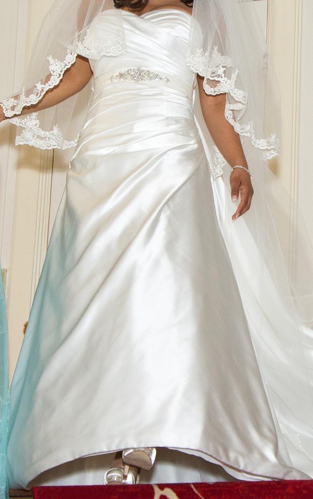 Satijnen trouwjurk, Ophalen of Verzenden, Zo goed als nieuw, Wit, Trouwjurk