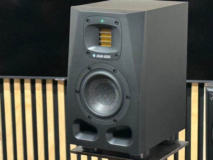 Adam A4V actieve studiomonitoren met ISO pads en garantie, Audio, Tv en Foto, Luidsprekers, Zo goed als nieuw, Front, Rear of Stereo speakers