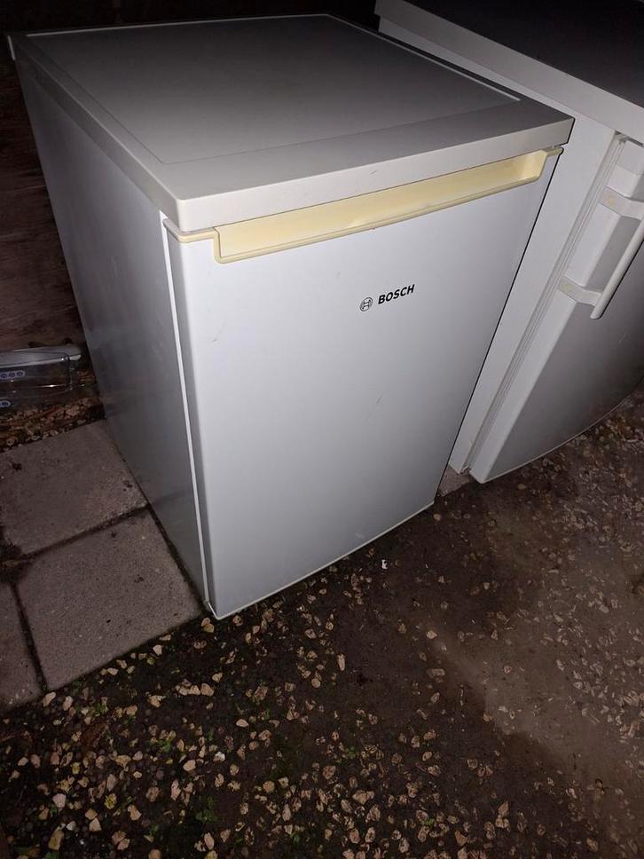 *Bosch Koelkast *met *vriezer tafelmodel KTL15NW3A, Witgoed en Apparatuur, Koelkasten en IJskasten, Gebruikt, Met vriesvak, 100 tot 150 liter