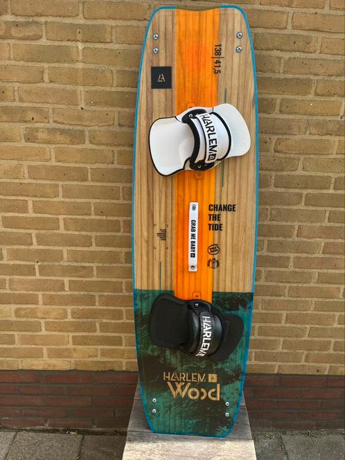 Harlem kiteboard, Watersport en Boten, Kitesurfen, Zo goed als nieuw, Kiteboard, Twintip, Ophalen of Verzenden