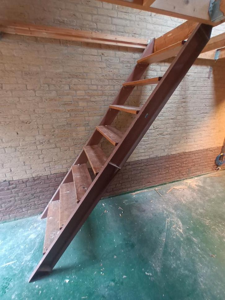 Garagetrap staal, stalen trap, Doe-het-zelf en Verbouw, Ladders en Trappen, Ophalen