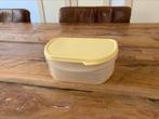 Tupperware half stapel bakje, Huis en Inrichting, Keuken | Tupperware, Ophalen of Verzenden, Geel, Schaal