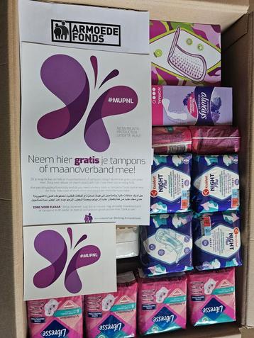 Gratis menstruatieproducten, maandverband, tampons beschikbaar voor biedingen