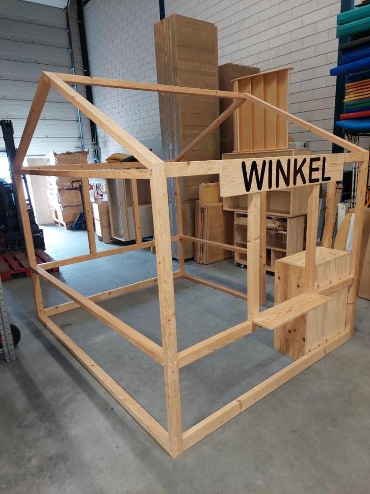 Groot balkenframe-huis / speelwinkel De Beleving BSO / KDV, Kinderen en Baby's, Speelgoed | Buiten | Speelhuisjes, Zo goed als nieuw