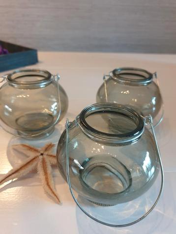 3 groene vaasjes,  kunnen ook hangen.. beschikbaar voor biedingen