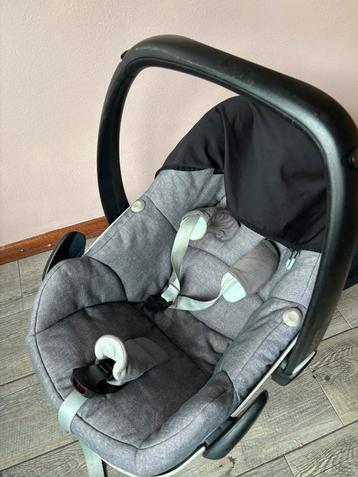 Maxi cosy pebble plus met opzetstuk beschikbaar voor biedingen