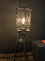 Zwart metalen vloerlamp, Huis en Inrichting, Lampen | Vloerlampen, Ophalen, Zo goed als nieuw, Metaal, 100 tot 150 cm