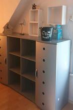 Gezocht deze grijze kast met vakken en deuren blauw zilver, Ophalen, Zo goed als nieuw, 25 tot 50 cm, Minder dan 150 cm