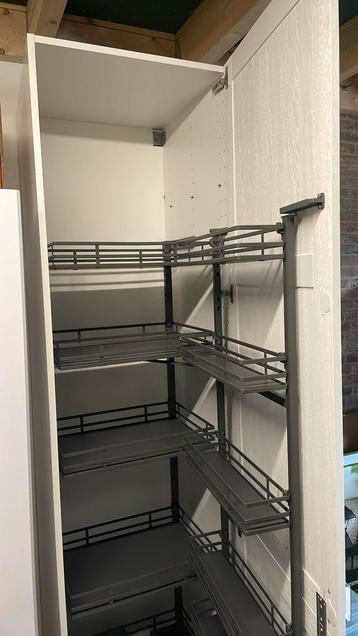 IKEA METOD hoge kast inclusief binnenwerk