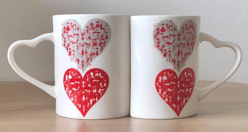 Twee bekers met hartjes en katten, bekers passen in elkaar, Huis en Inrichting, Keuken | Servies, Ophalen of Verzenden