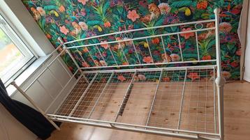 Leuk metalen bed 90x200 cm beschikbaar voor biedingen