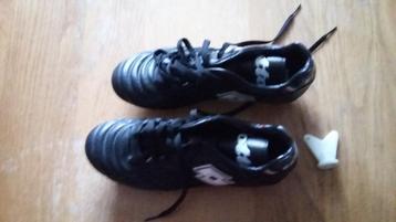 Voetbalschoenen Lotto, nieuw maat 40,5 beschikbaar voor biedingen