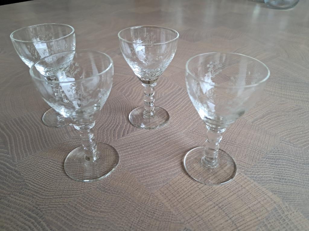 4 geslepen vintage glaasjes, Antiek en Kunst, Antiek | Glas en Kristal, Ophalen of Verzenden