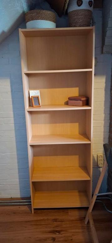 Mooie boekenkast 60 B x 171 L x 25 D beschikbaar voor biedingen