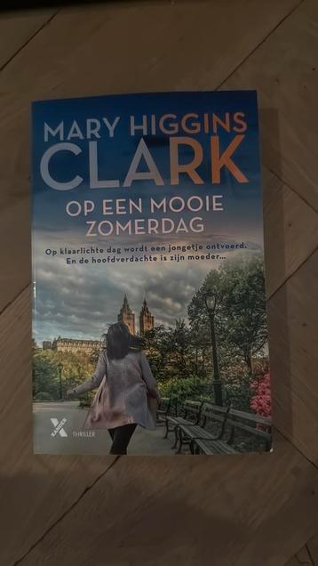 Mary Higgins Clark - Op een mooie zomerdag beschikbaar voor biedingen