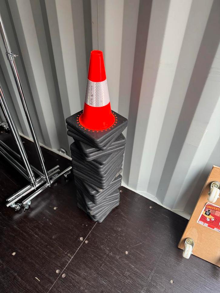 30 Verkeerspionnen / Afzetkegels, Auto diversen, Onderhoudsmiddelen, Ophalen