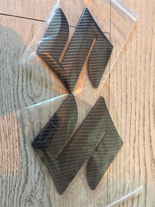 Suzuki embleem 12&10cm, Auto-onderdelen, Carrosserie en Plaatwerk, Achterklep, Suzuki, Voor, Nieuw, Ophalen of Verzenden