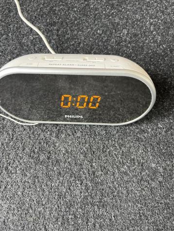 Philips digitale wekker radio in goede staat. beschikbaar voor biedingen