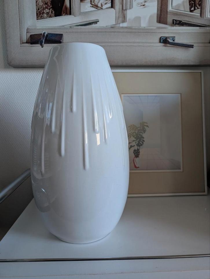 Vloervaas 40 cm wit druip-relief, Huis en Inrichting, Woonaccessoires | Vazen, Gebruikt, Wit, Minder dan 50 cm, Aardewerk of Porselein