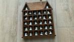 Mooi houten huisje met 25 porseleinen vingerhoedjes, Ophalen of Verzenden, Zo goed als nieuw