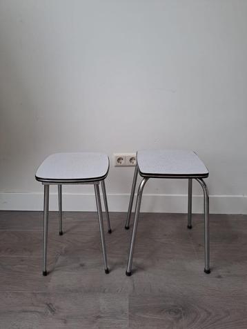 2 vintage/retro krukjes beschikbaar voor biedingen