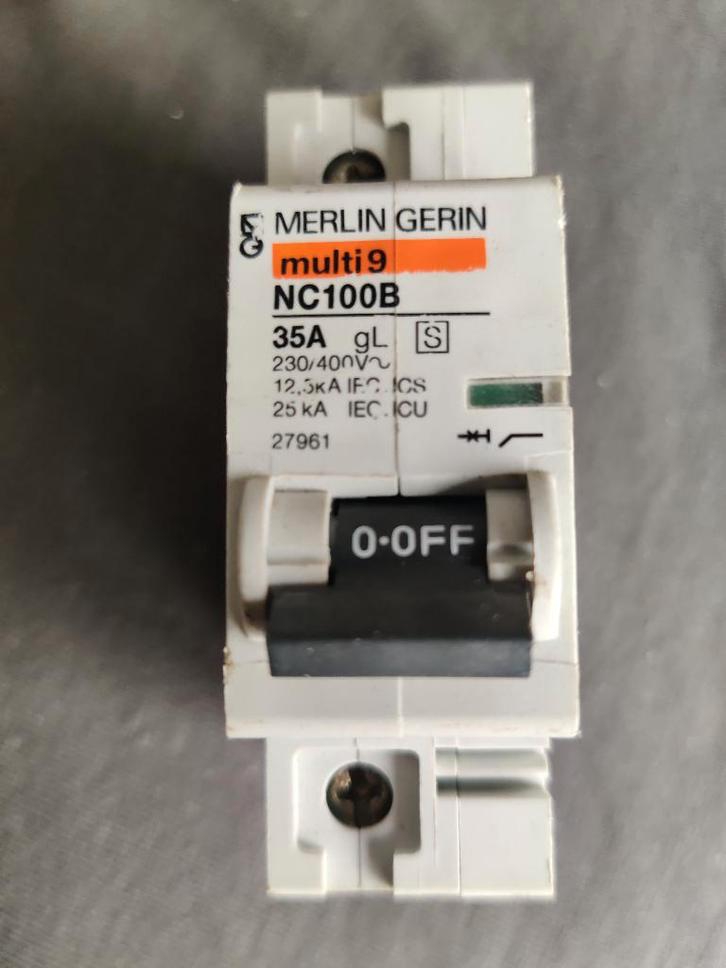 Merlin Gerin multi9 NC100B 35A, Hobby en Vrije tijd, Elektronica-componenten, Zo goed als nieuw, Ophalen of Verzenden