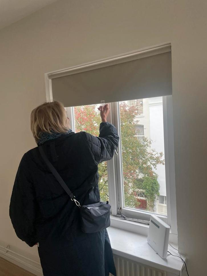 Vier beige verduisterende rolgordijnen 114cm breed, Doe-het-zelf en Verbouw, Rolluiken, Zo goed als nieuw, 150 tot 200 cm, 100 tot 150 cm