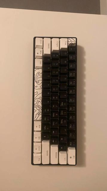 Gaming toetsenbord met coiled cable beschikbaar voor biedingen